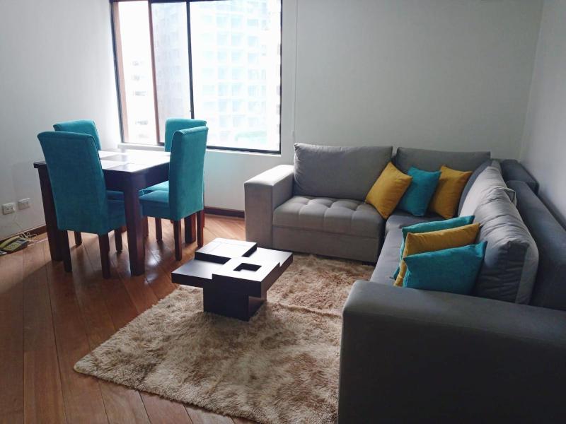 Rep Salvador Quito 2-bedroom condo with parking and Netflix - image 11