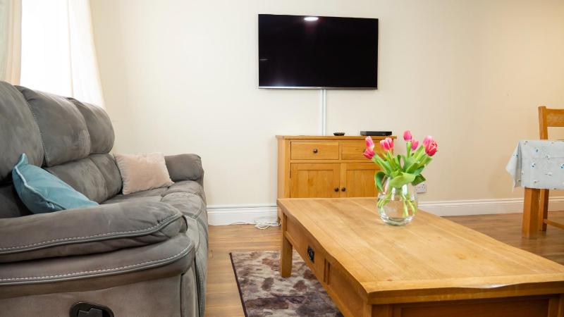Three-Bedroom Cottage image 4