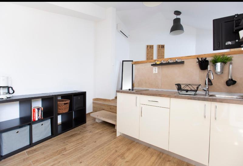 Studio with Balcony and Sea View image 4