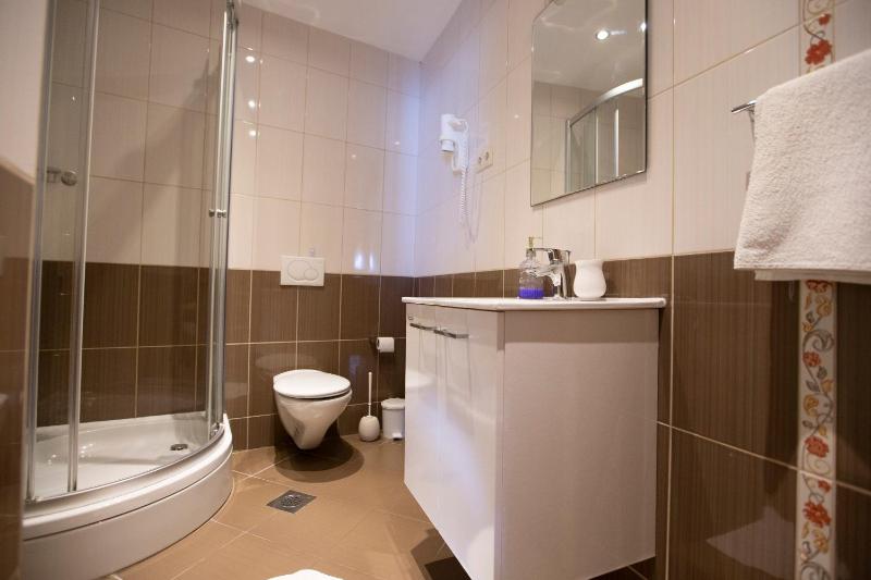 One-Bedroom Apartment with Terrace and Sea View image 1