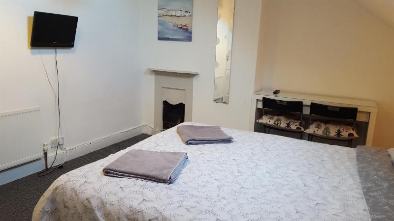 Budget Double Room image 3