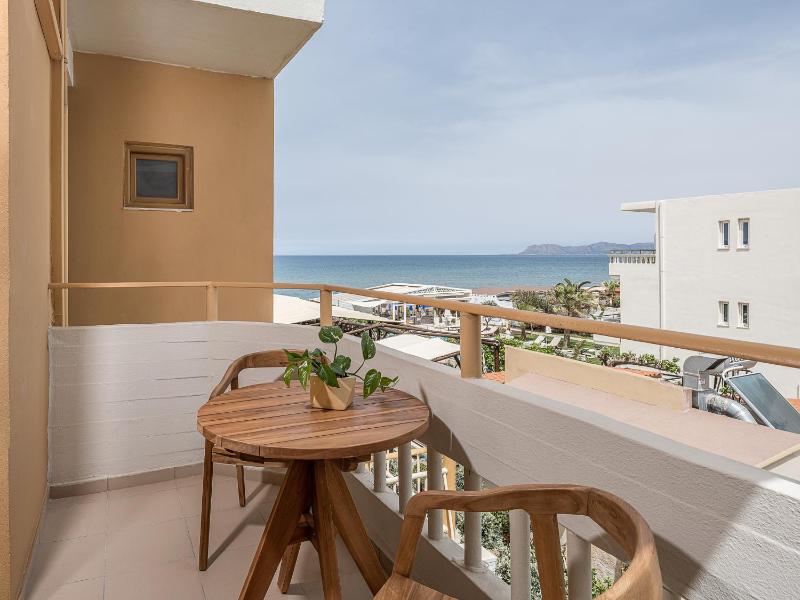 One-Bedroom Apartment with Side Sea View image 1