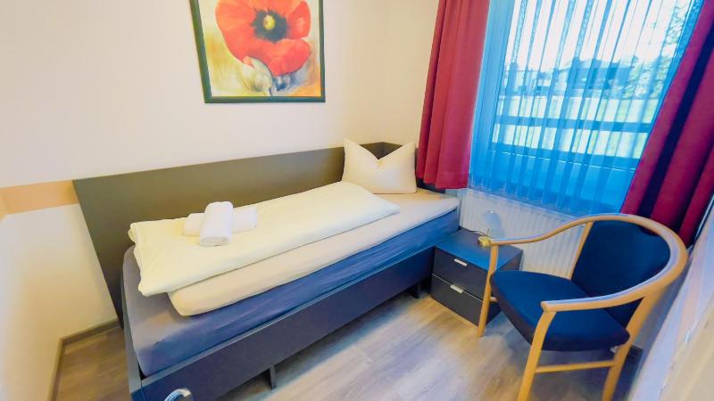 Standard Single Room image 4
