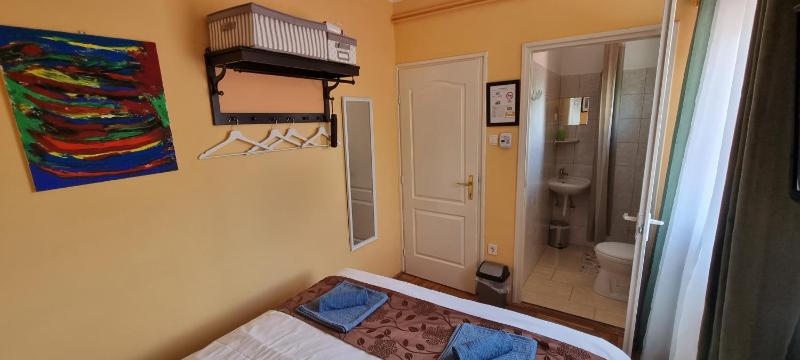 Economy Double Room image 3