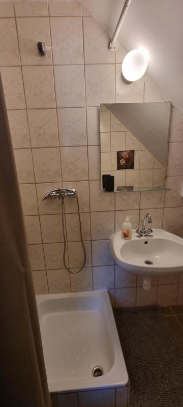 Twin Room with Bathroom image 2