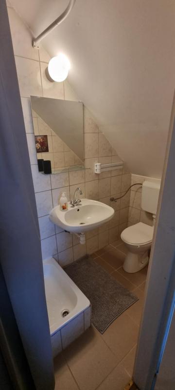 Twin Room with Bathroom image 3