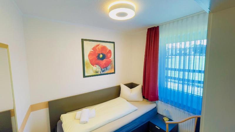 Standard Single Room image 2