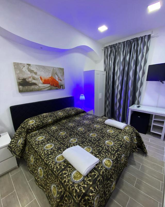 Double Room image 3