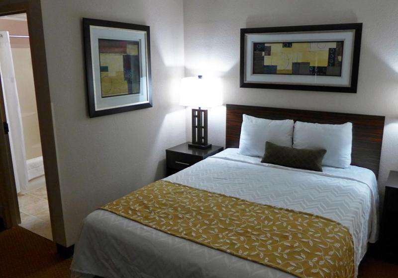 Queen Room image 3