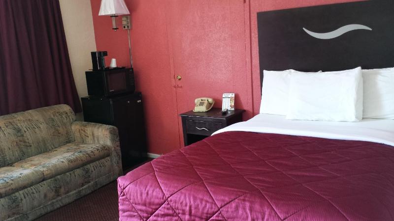 Queen Room image 4