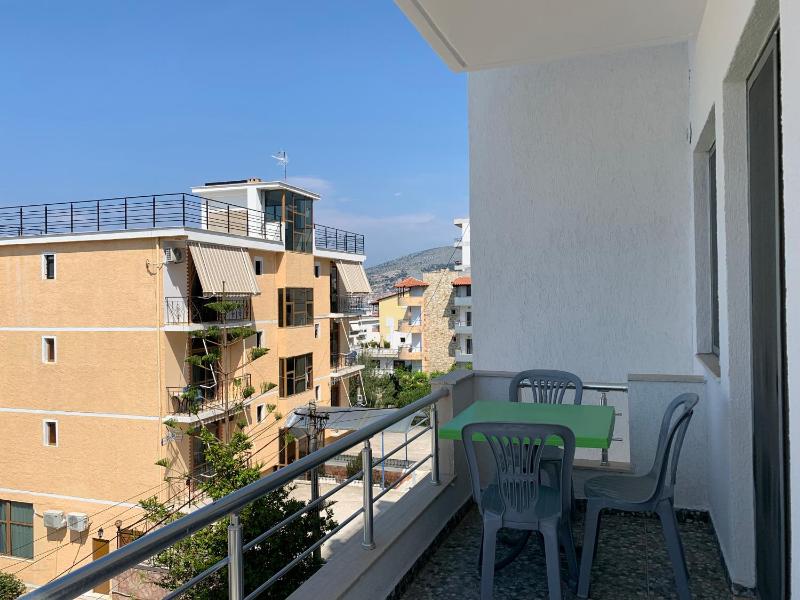 Studio with Balcony image 4