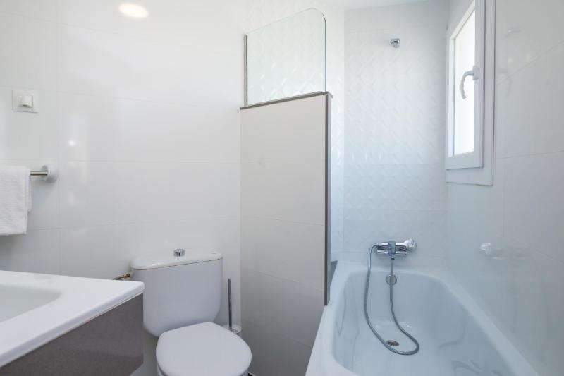 Standard Double Room image 4