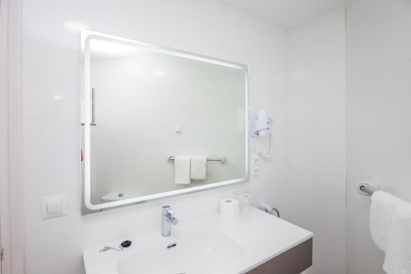 Standard Triple Room image 4