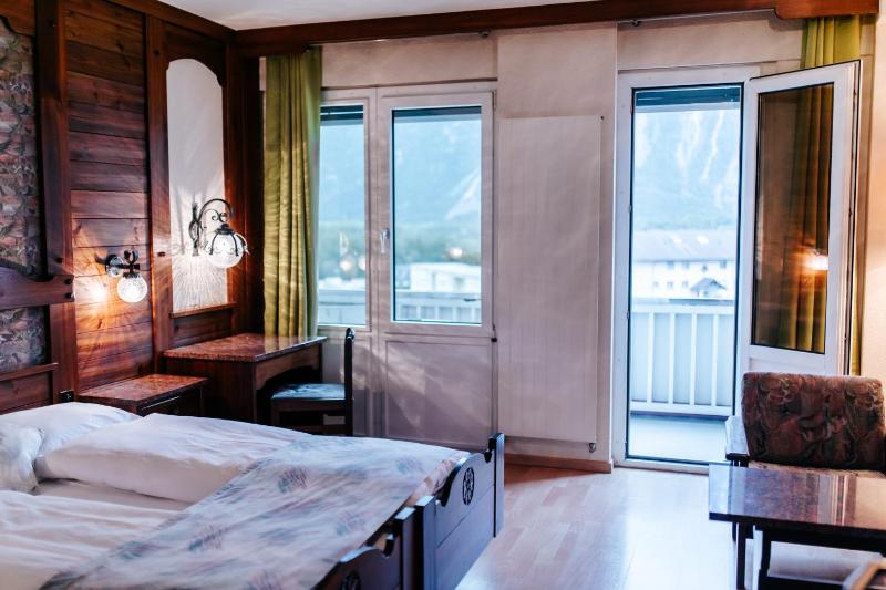 Junior Suite with Balcony image 2