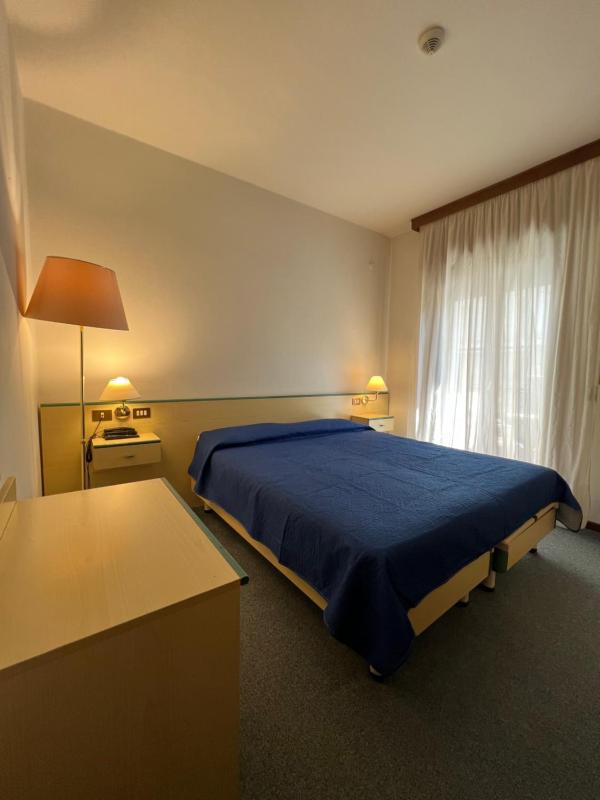 Single Room image 4