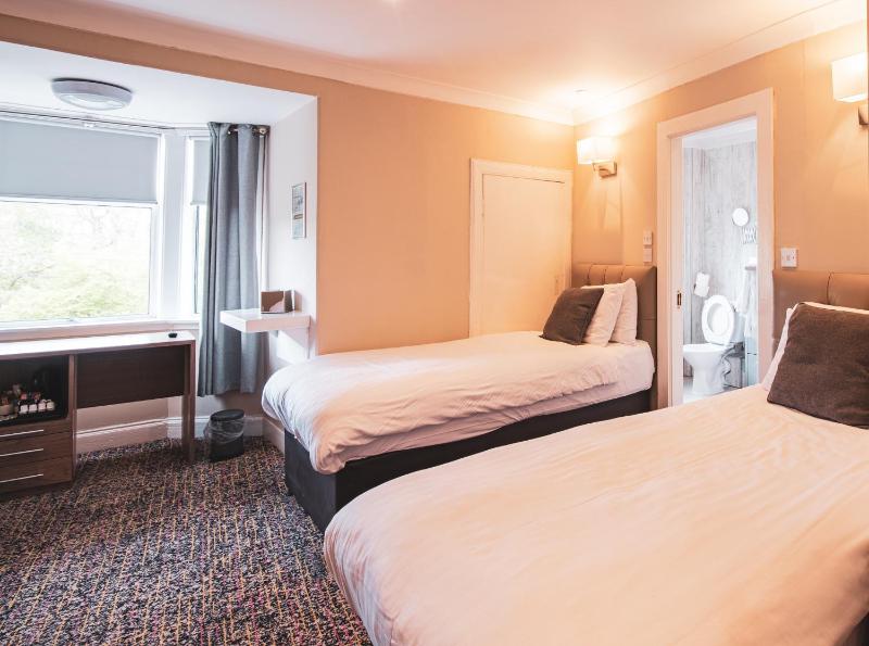 Twin Room image 2
