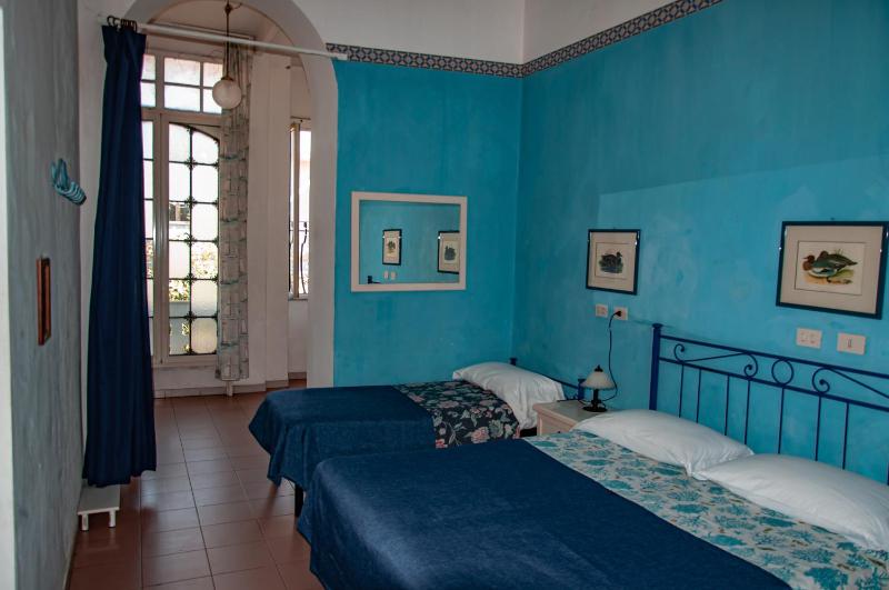 Triple Room with Bathroom image 2