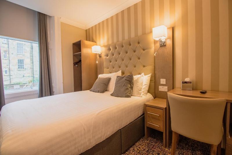 Budget Double Room image 3