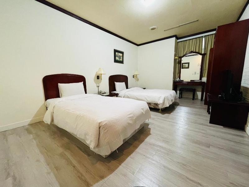 Twin Room with Parking image 1