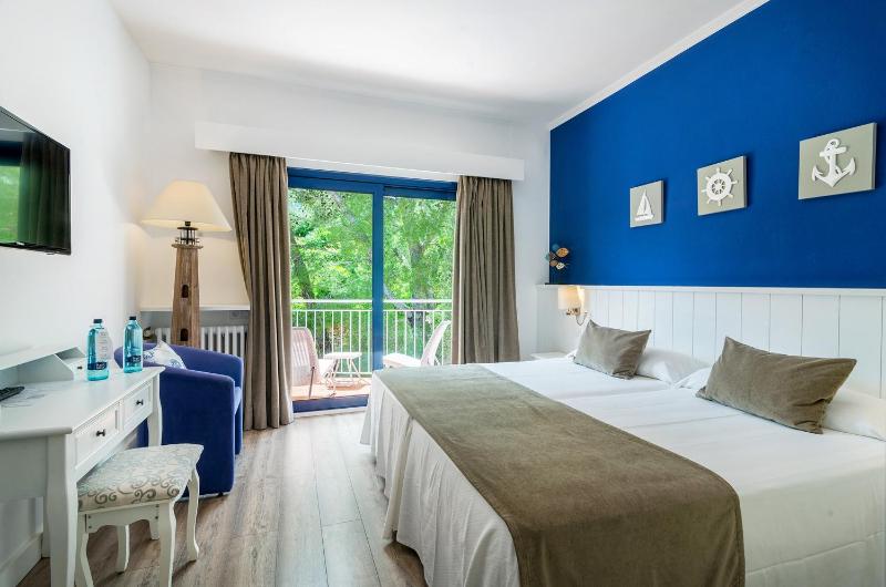 Deluxe Double Room image 1