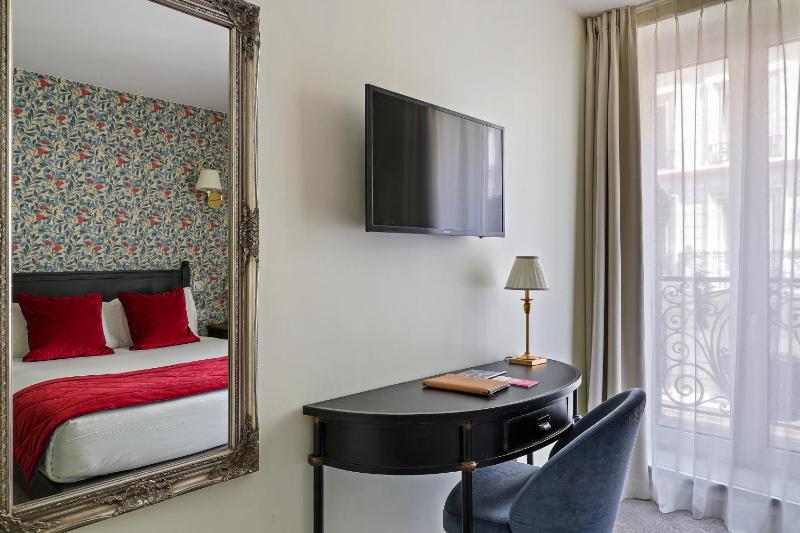 Classic Double Room image 3