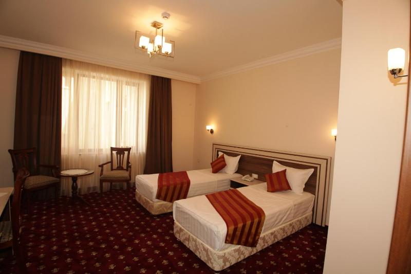 Standard Twin Room image 2