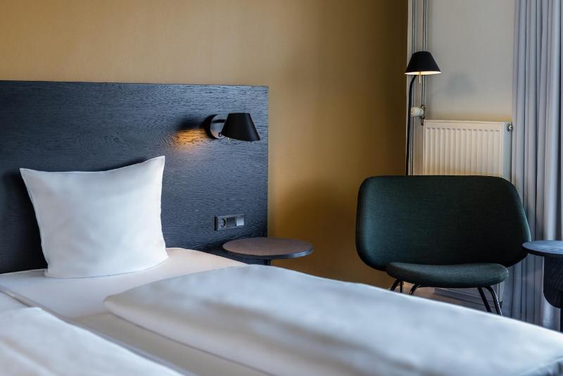 Deluxe Room image 3