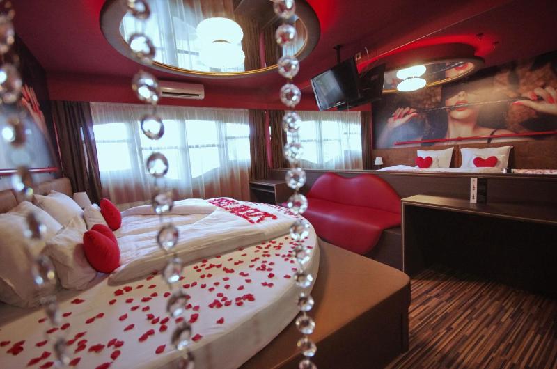 Deluxe Room image 1
