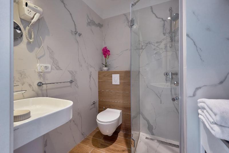 Duplex Quadruple Room image 2