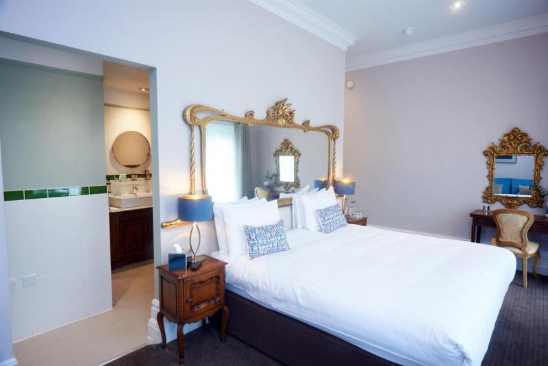 Room with River View image 3