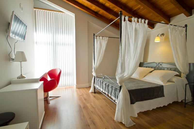 Deluxe Double Room image 1