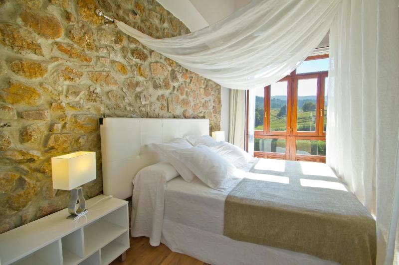 Suite with Spa Bath image 4