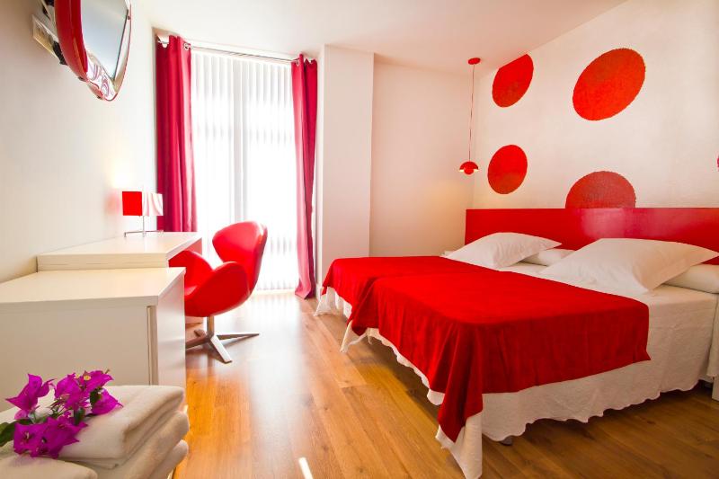 Standard Double Room image 3