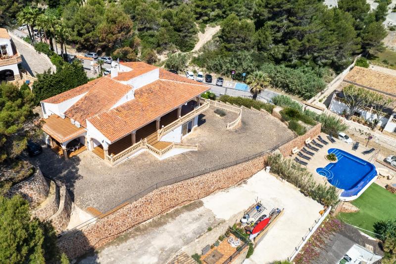 Five-Bedroom Villa image 4