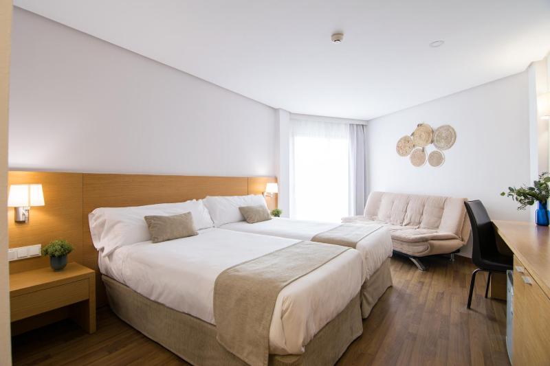 Deluxe Room with Lateral Sea View (2 Adults) image 4