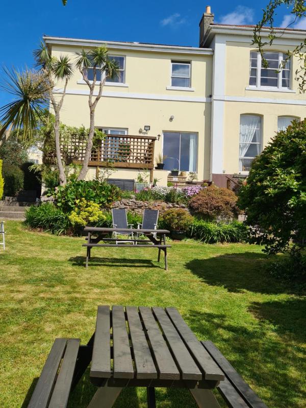 Meadowside Holiday Apartments - image 13