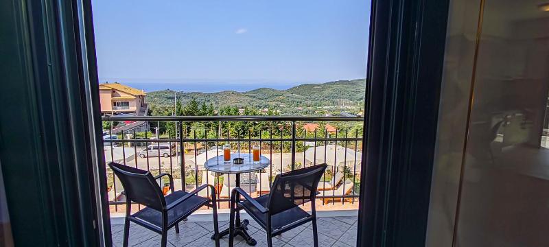 Superior Triple Room with Sea View image 4