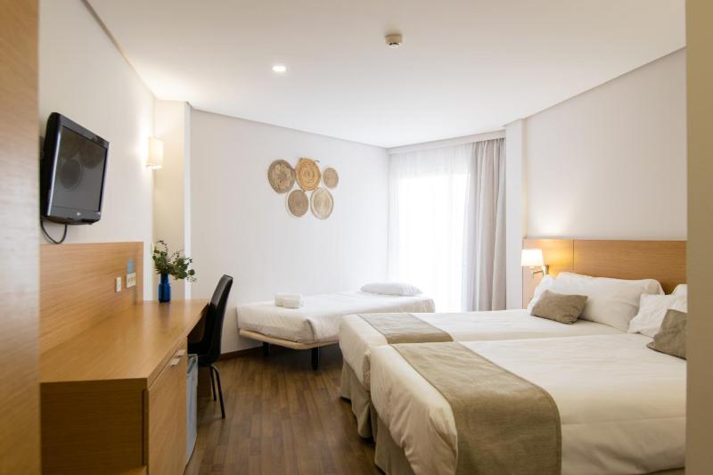 Deluxe Room with Lateral Sea View (2 Adults) image 3