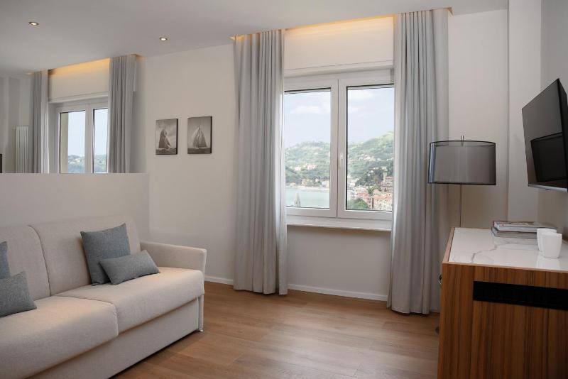 Junior Suite with Sea View image 1