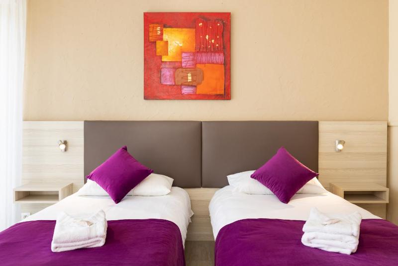 Double or Twin Room image 3