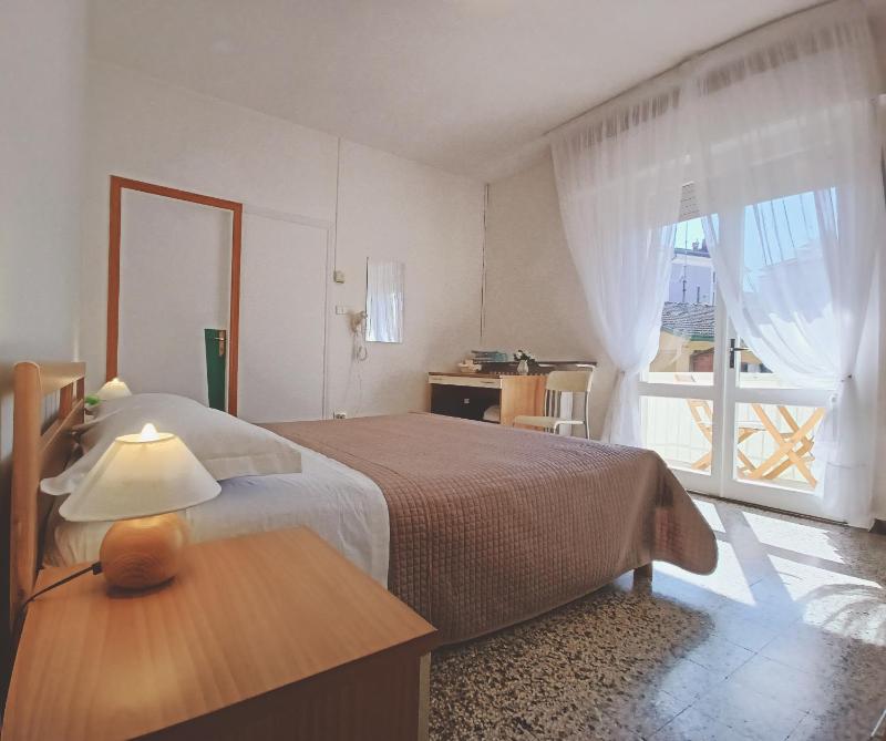 Double Room with Private Bathroom image 3