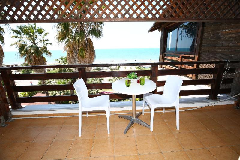 Double Room with Sea View image 4