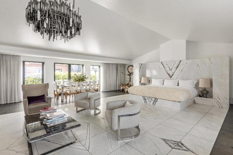 Penthouse Suite image 1