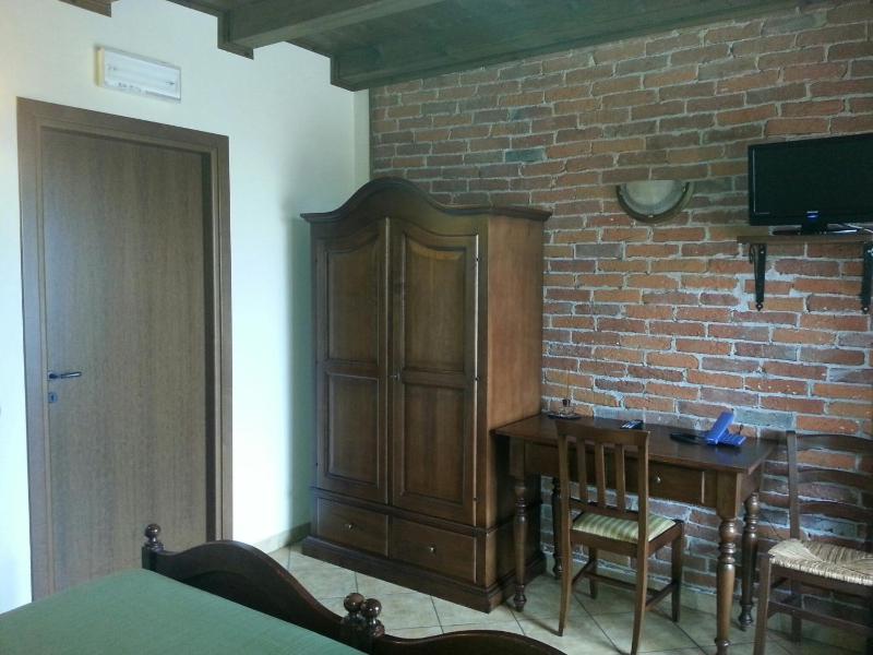 Double Room with Balcony image 4