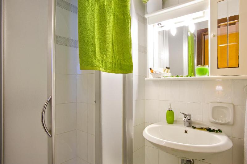 Standard Single Room image 2