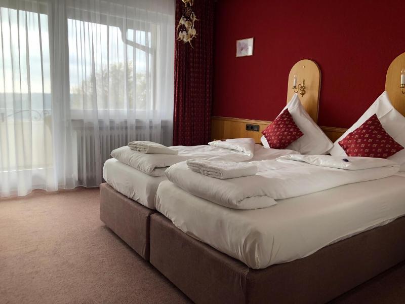 Luxury Double Room with Balcony image 3