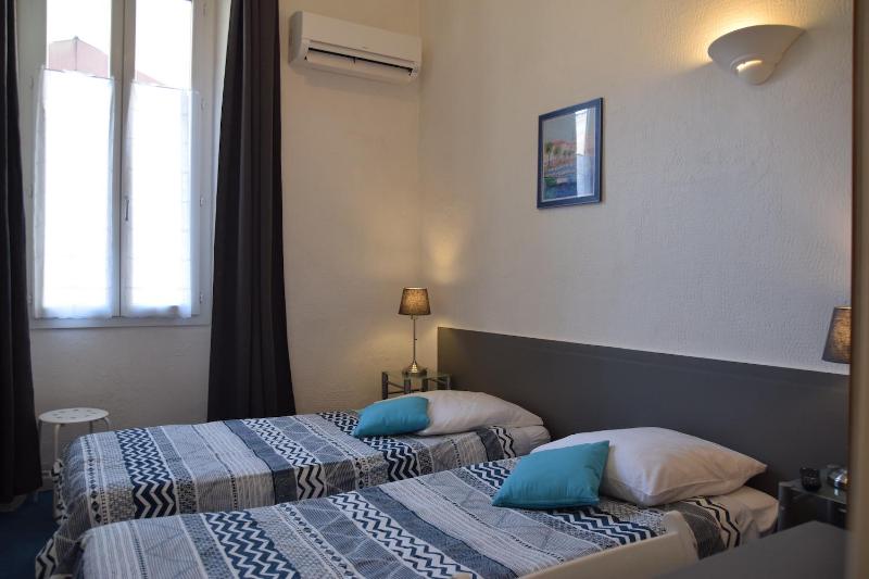 Twin Room image 3