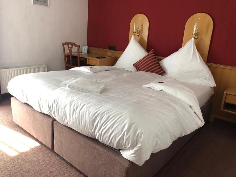 Triple Room with Balcony image 3
