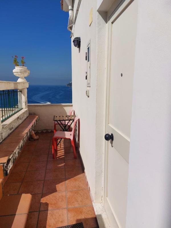 La stanza sul Porto di Amalfi camera piccina piccina con bagno privato e terrazzino vista mare - image 20