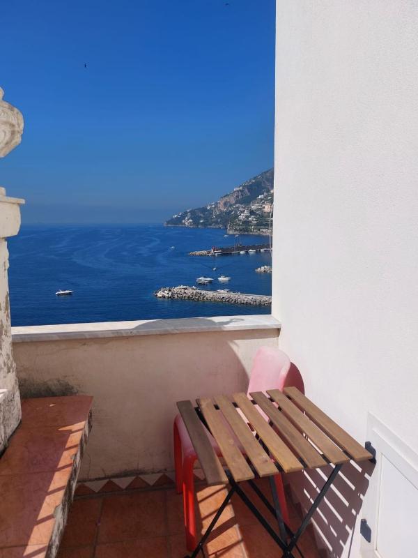La stanza sul Porto di Amalfi camera piccina piccina con bagno privato e terrazzino vista mare - image 9